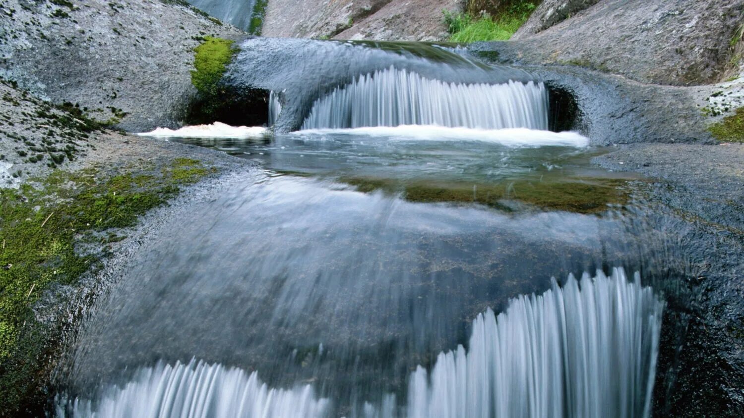 Поток воды. Водопад Мосбрей США фото. Текучие воды. Текущая вода.