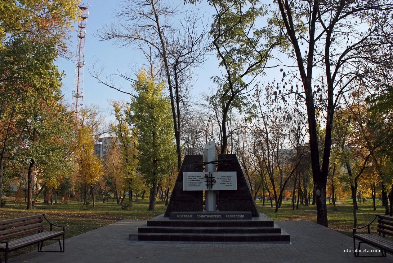 Парк памяти белгород. Парк Гагарина Белгород. Парк памяти Гагарина Белгород. Памятник парк Гагарина Белгород. Памятник в парке Гагарина Белгород.