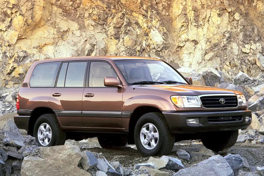 Куплю б у тойота ленд крузер. Toyota Land Cruiser 100. Land Cruiser 2000. Toyota Land Cruiser 2000 2005. Тойота ленд Крузер 2000г.