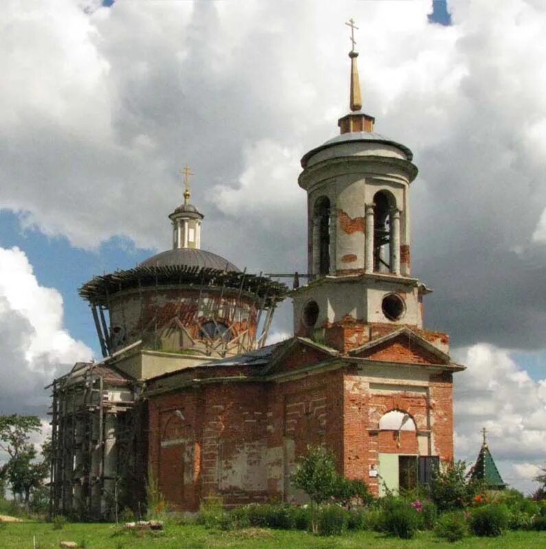 Погода губино воскресенский. Храм в Губино Воскресенский район. Сабурово Воскресенский район. Ратмирово. Церковь Троицы Живоначальной. Церковь Покрова Пресвятой Богородицы в Губино.