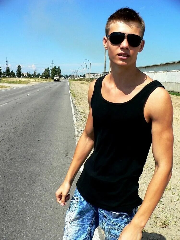 Фото парня 18 домашние