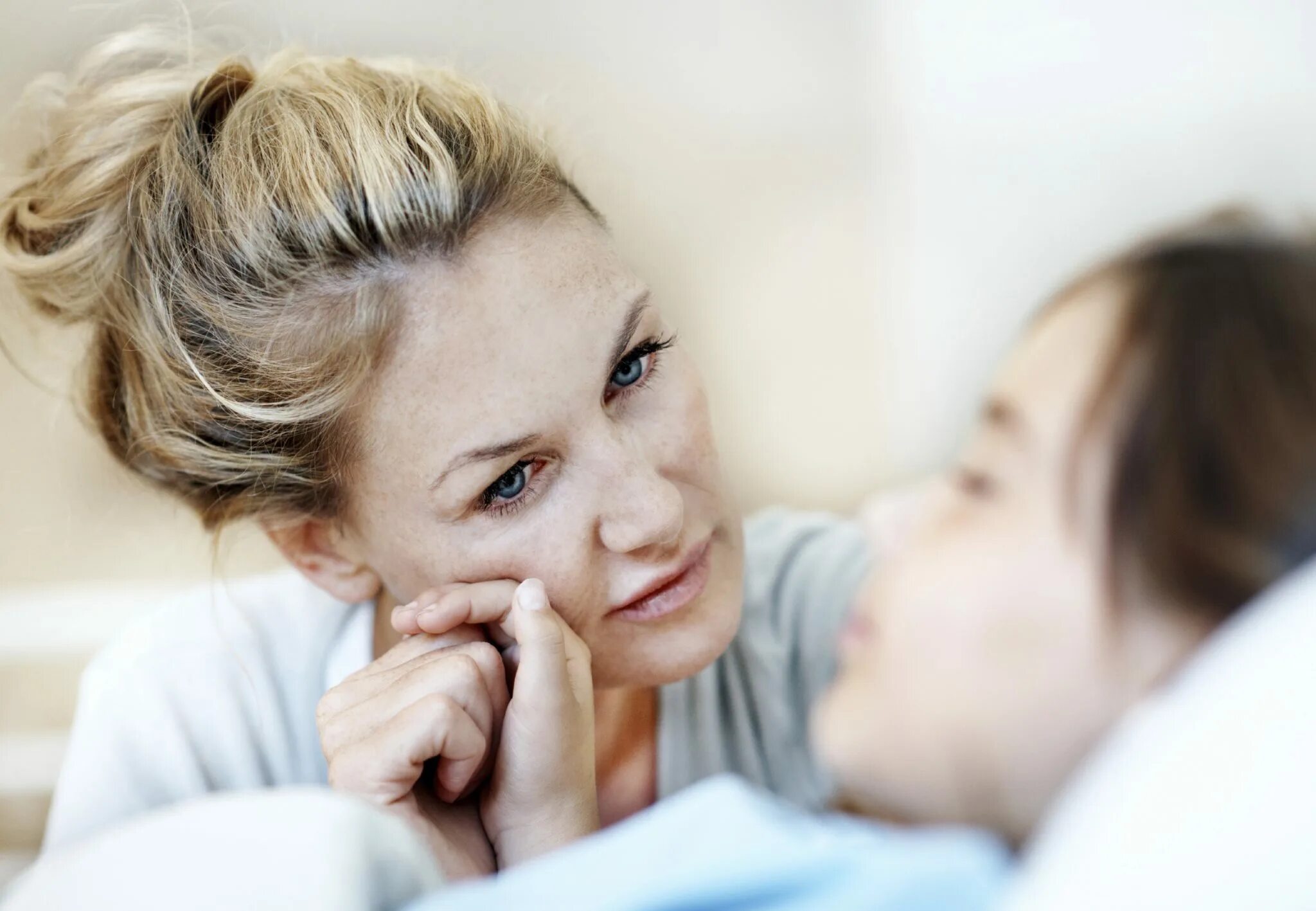 Сильно переживаю за ребенка. Сильно переживаю за ребенка. Сильно переживаю за ребенка. Почему родители любят детей из-за оценок. Тревожность у детей.