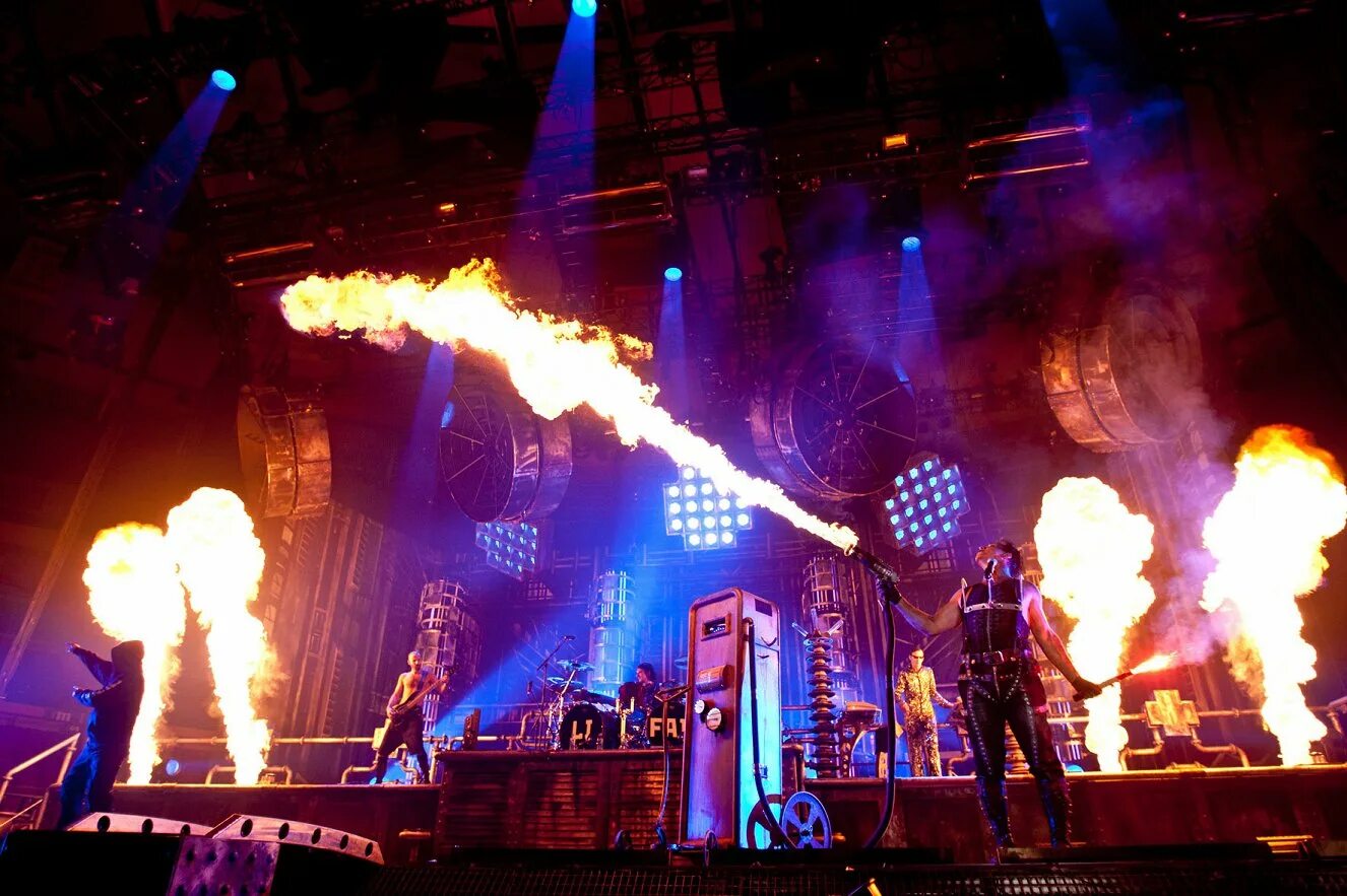 Rammstein шоу. Rammstein концерт. Группа Rammstein концерты. Rammstein Concert. Лучший концерт рамштайн