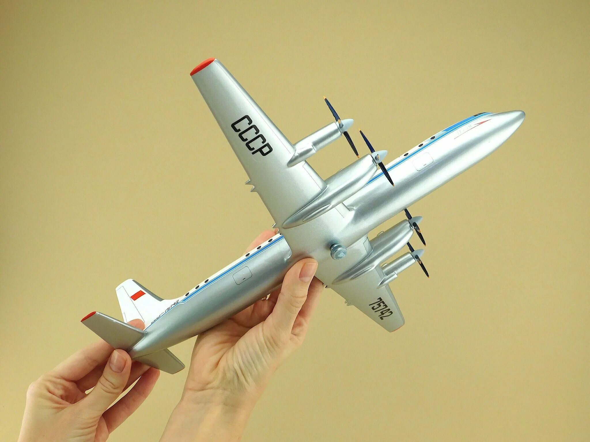 Самолет ил-18в, аэрофлот (ссср). Сборная модель самолета ил18. Ил-18 аэрофлот ссср. Самолет ил 18 модель. Rusair 1/144.