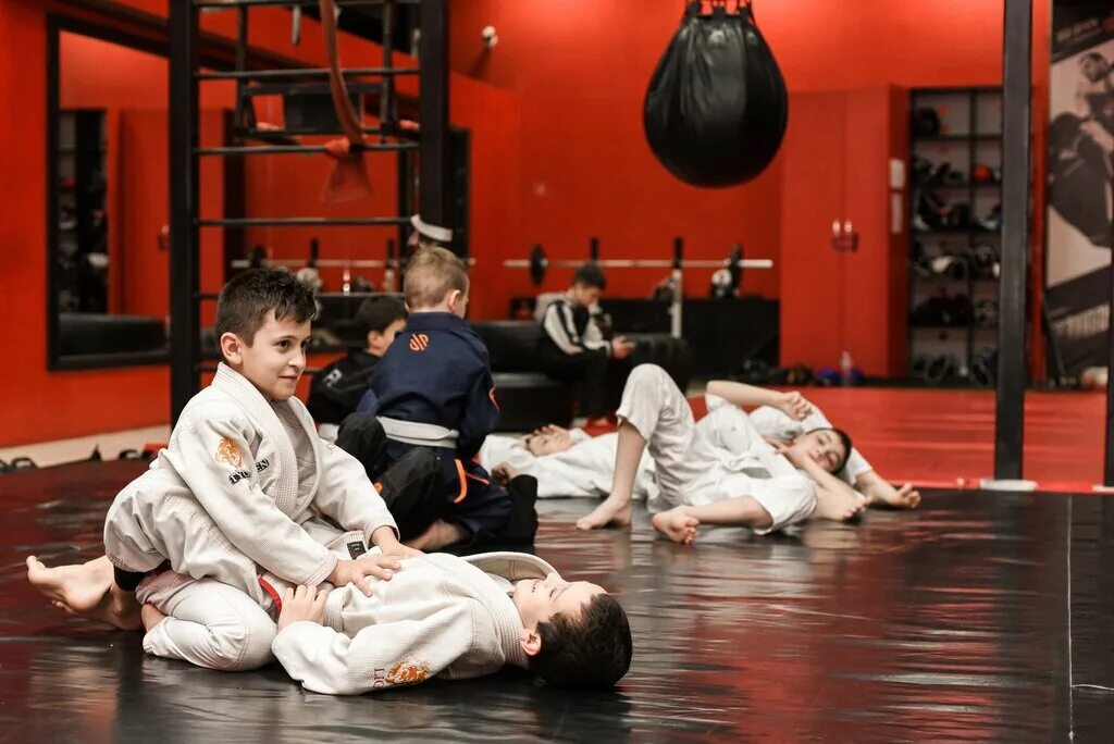 Боевые искусства тюмень. Раджа файт тюмень. Клуб раджа файт тюмень. Раджа файт тюмень. Раджа файт.