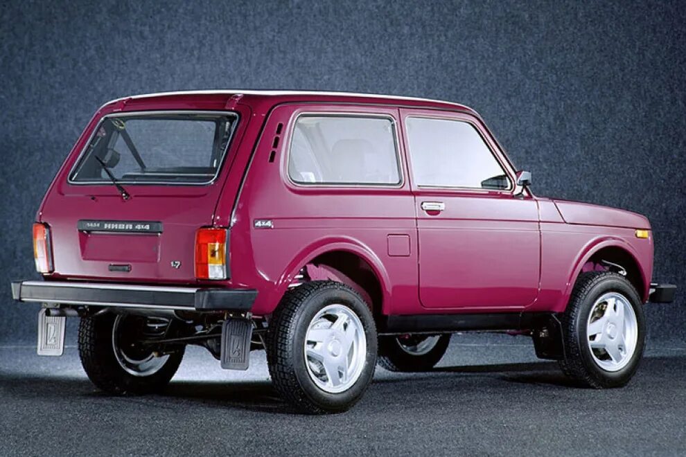 Машина калибр додж калибр. Автомобили и их модификации. Автомобиль газ 61 73. Aston martin db4 gt zagato. Ваз-21213 нива.