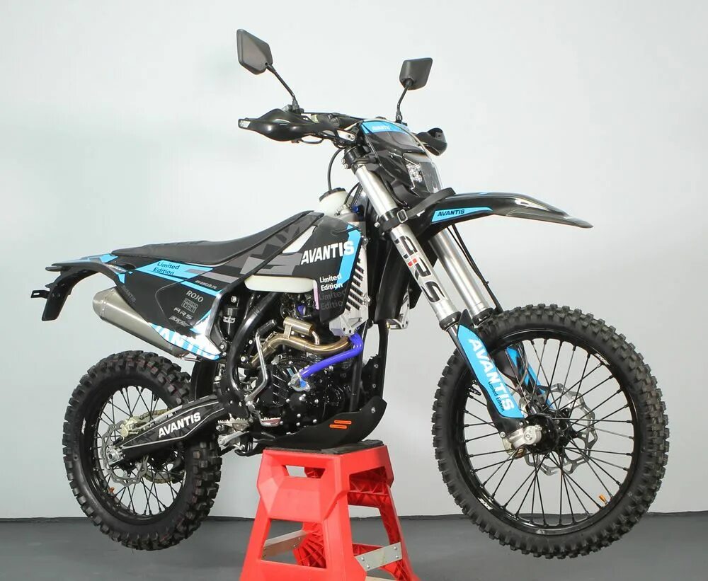 Avantis 300 pro carb. Мотоцикл avantis enduro 300 pro/carb. Racer rc300-gy8a enduro. Рейсер эндуро 300. Эндуро 300 на водянке.