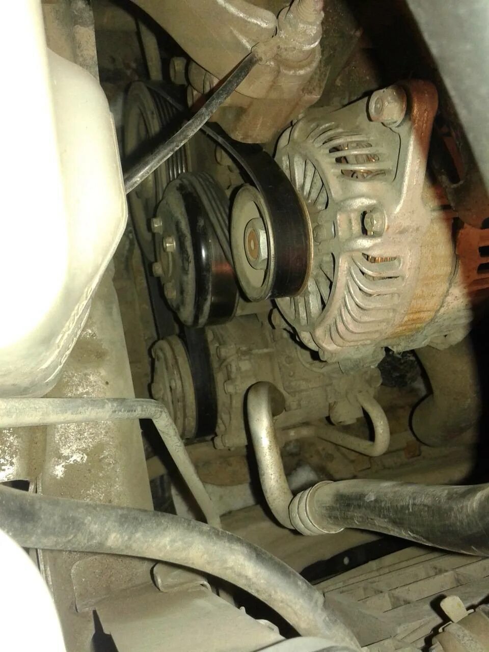 6. Ремень генератора mitsubishi asx. Outlander 1 обводной ремень. Ремень генератора лансер 10. 6 ремень.