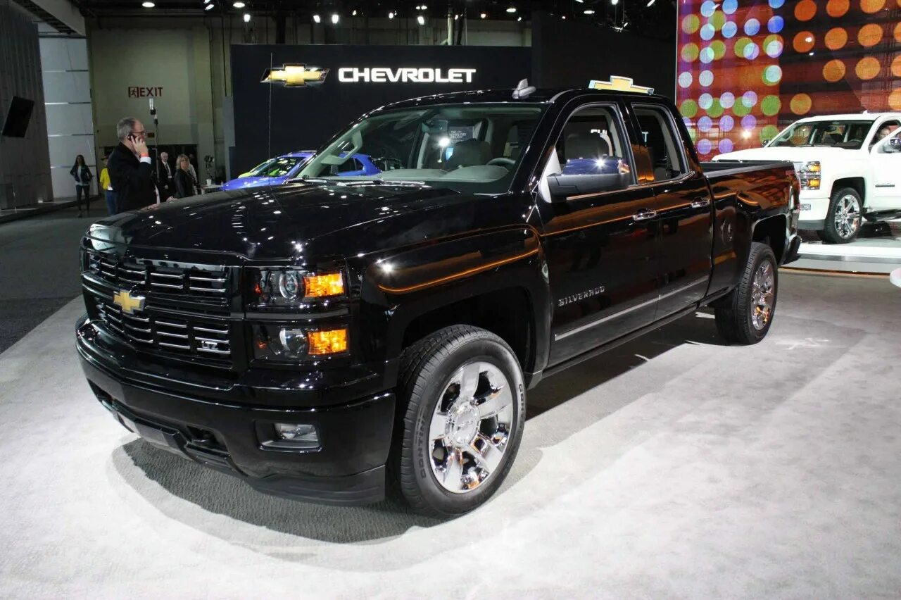 Черный шеви. Chevrolet Silverado 2015. Шевроле джип американский. Шевроле джип большой. Chevrolet Tahoe пикап.