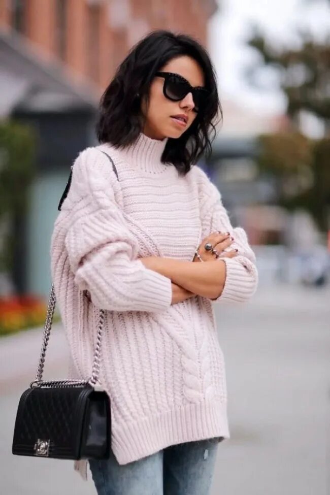Модные джемпера женские. Пуловер оверсайз 2020-2021. Пуловер оверсайз 2021-2022. Свитер оверсайз. Стильные свитера для женщин.
