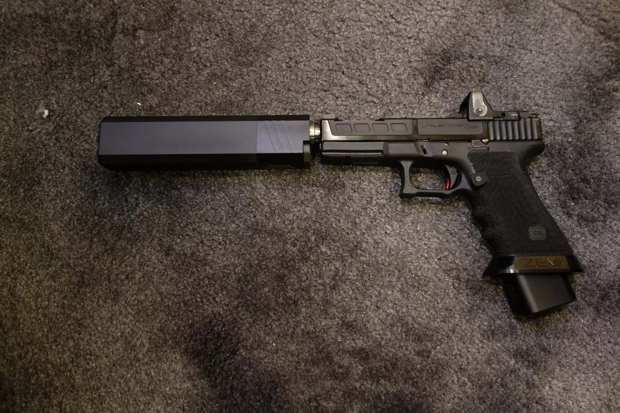 глок 18. настольные часы mondaine. часы на ив-18. Glock 18c калибр. пистолет glock 17.