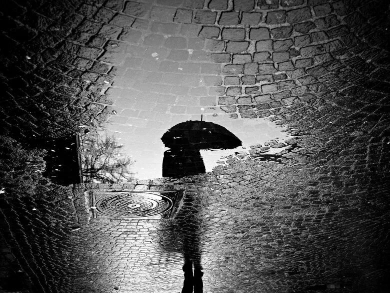 Цифра грусти. Дождь серость. Дождь одиночество. Печальный город. Чёрно белый дождь.