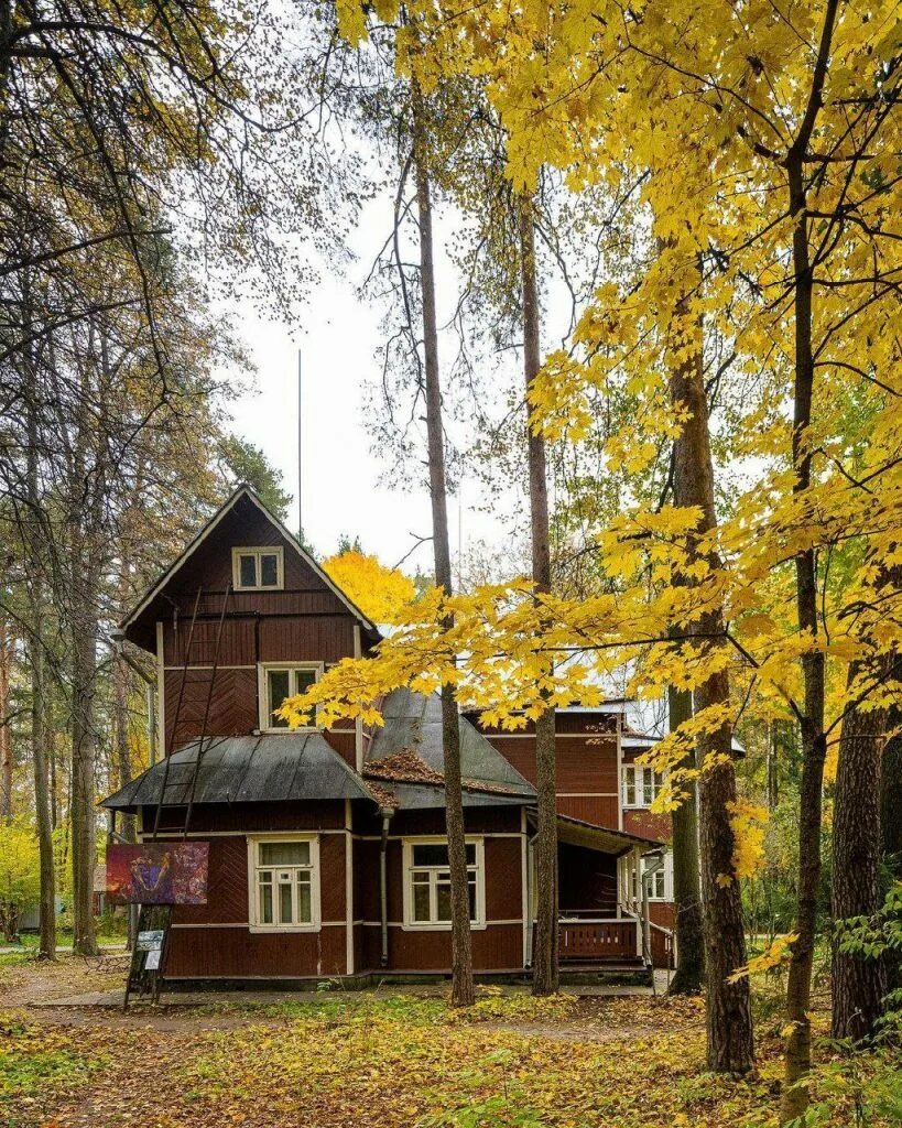 Дачи писателей в переделкино. Дом-музей Пастернака в Переделкино. Музей Бориса Пастернака в Переделкино. Дача Пастернака в Переделкино. Переделкино писательский поселок Пастернак.