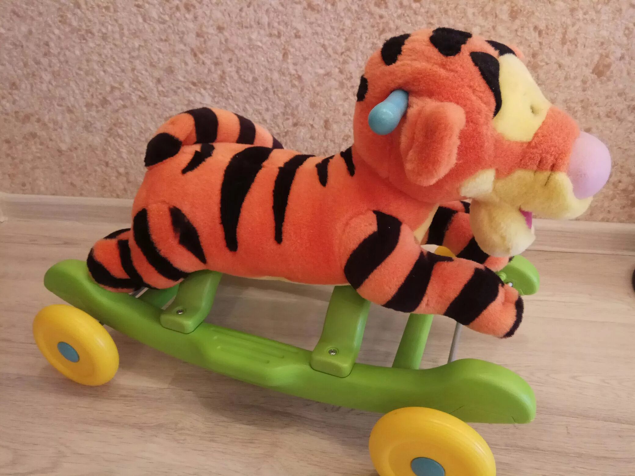 Стол качалка. 00. Тигруля качалка плюш каталка. Игрушка вуди "собака-качалка". Качалка 2.