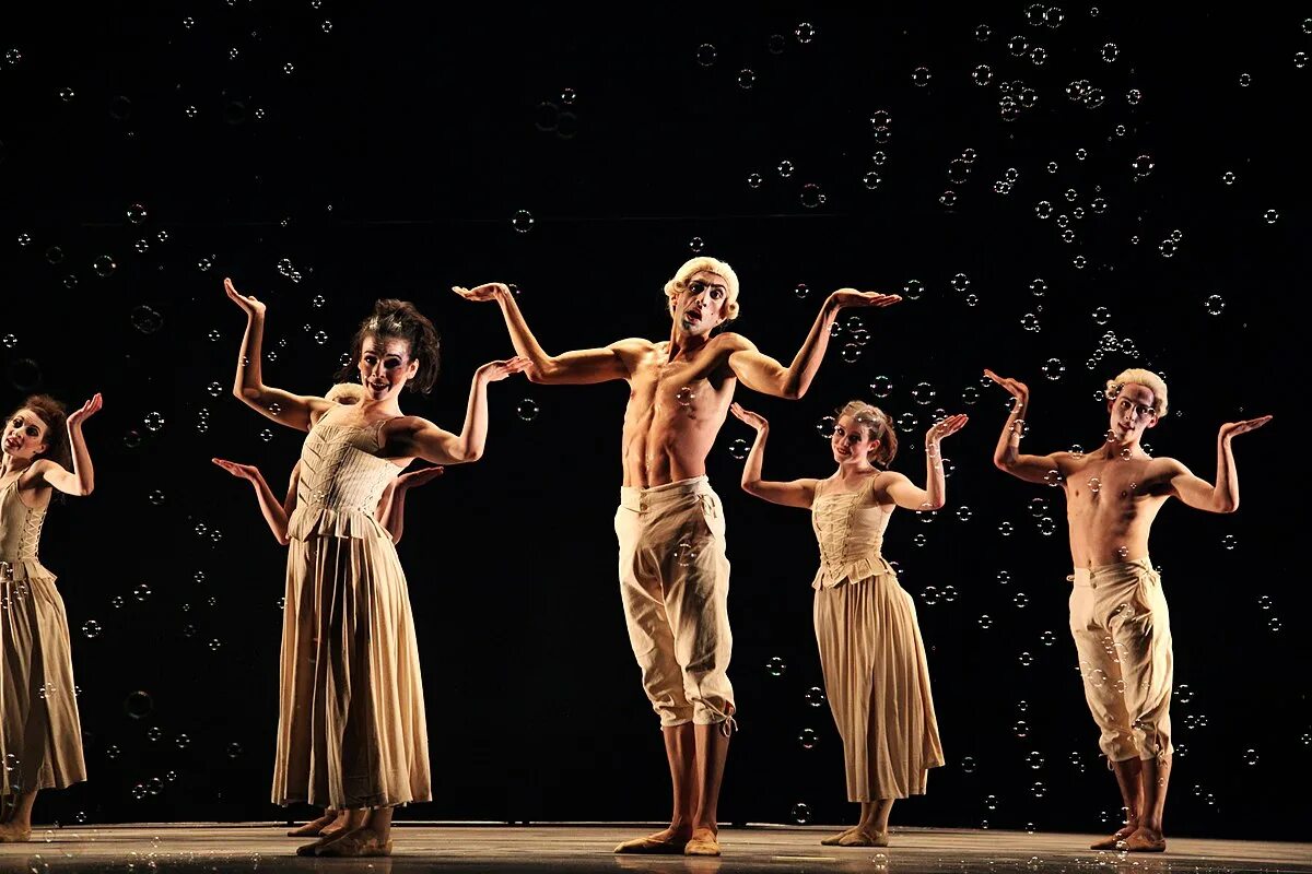 Танго бачата сальса. Dance performance. Танец из шести фигур 7 букв. Танец шестерых. Jiri kylian балет.