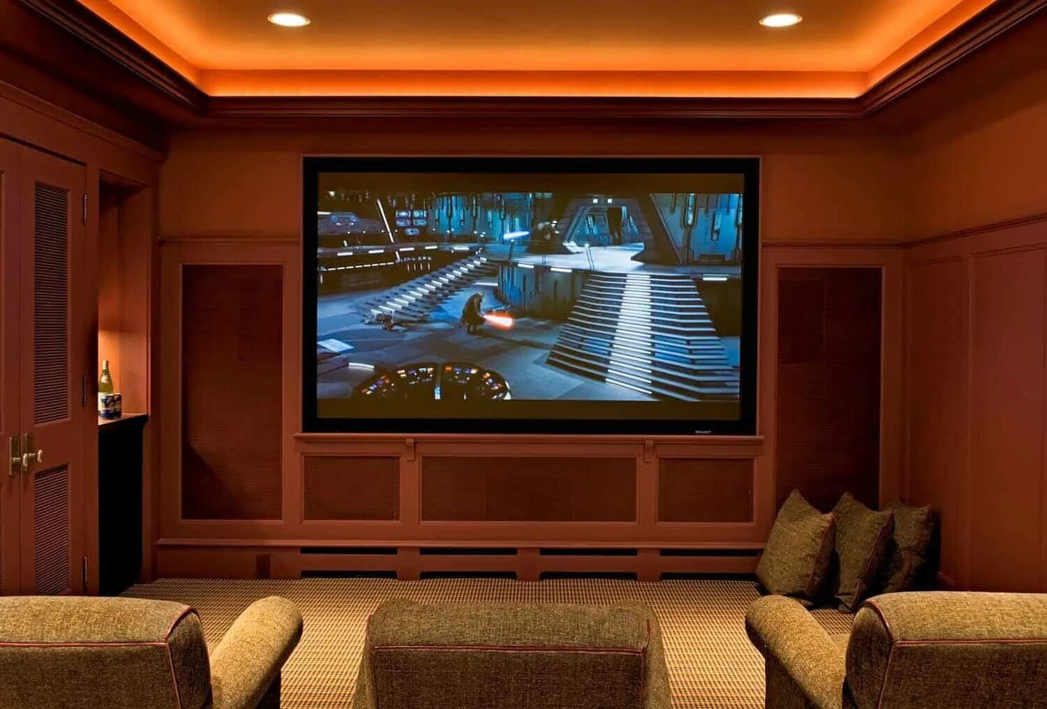 Home theater 2. Проектор для домашнего кинотеатра. Телевизор кинотеатр. Домашний кинотеатр с телевизором. Шикарный домашний кинотеатр.