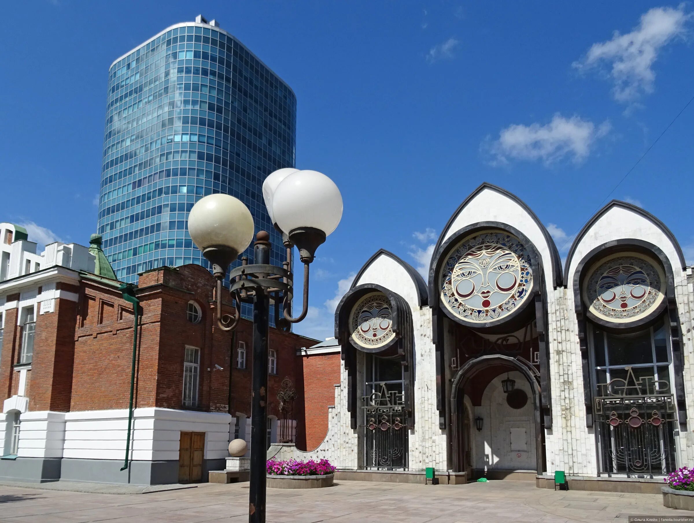 театр красный факел новосибирск. какие театры есть в новосибирске. оперный театр новосибирск ночью. новосибирск музкомедия здание. какие театры есть в новосибирске.