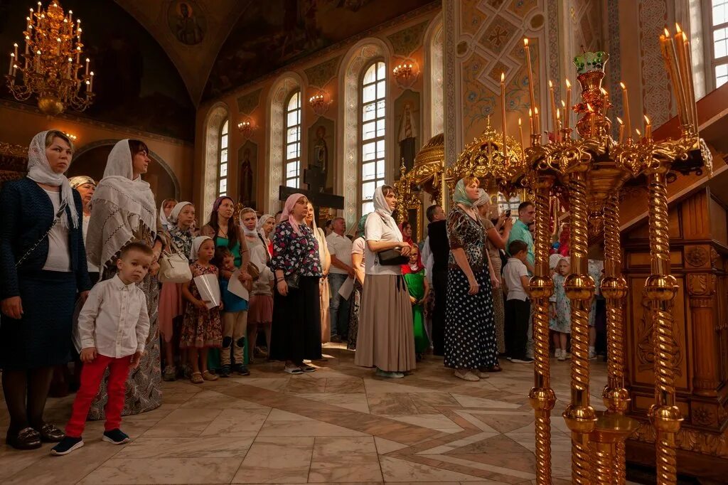 Литургия для детей. Литургия для детей. Рождество христово давидова пустынь. Детская литургия. Анна сапрыкина дети на литургии.