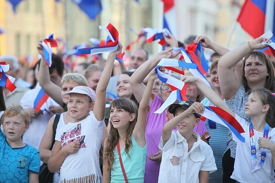 12 июня дети. Россия для детей. День России празднование. С днём России 12 июня. Флаг для детей.