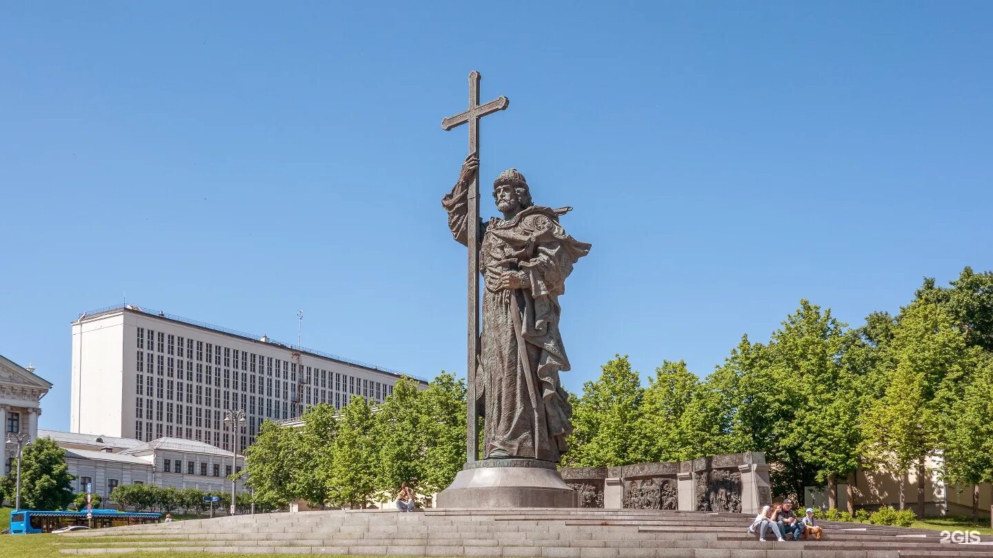 Памятник Владимиру великому (Белгород). Памятник князю Владимиру в Белгороде. Памятник Владимиру Крестителю Руси в Киеве. Памятник князю в киеве