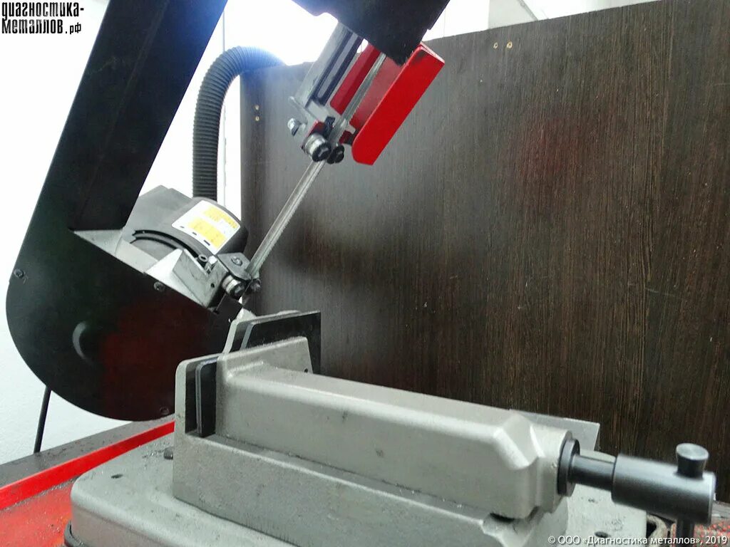 испытание металла. механические испытания металлов. надрыв металла. усталостное испытание сварных соединений. испытание на растяжение.