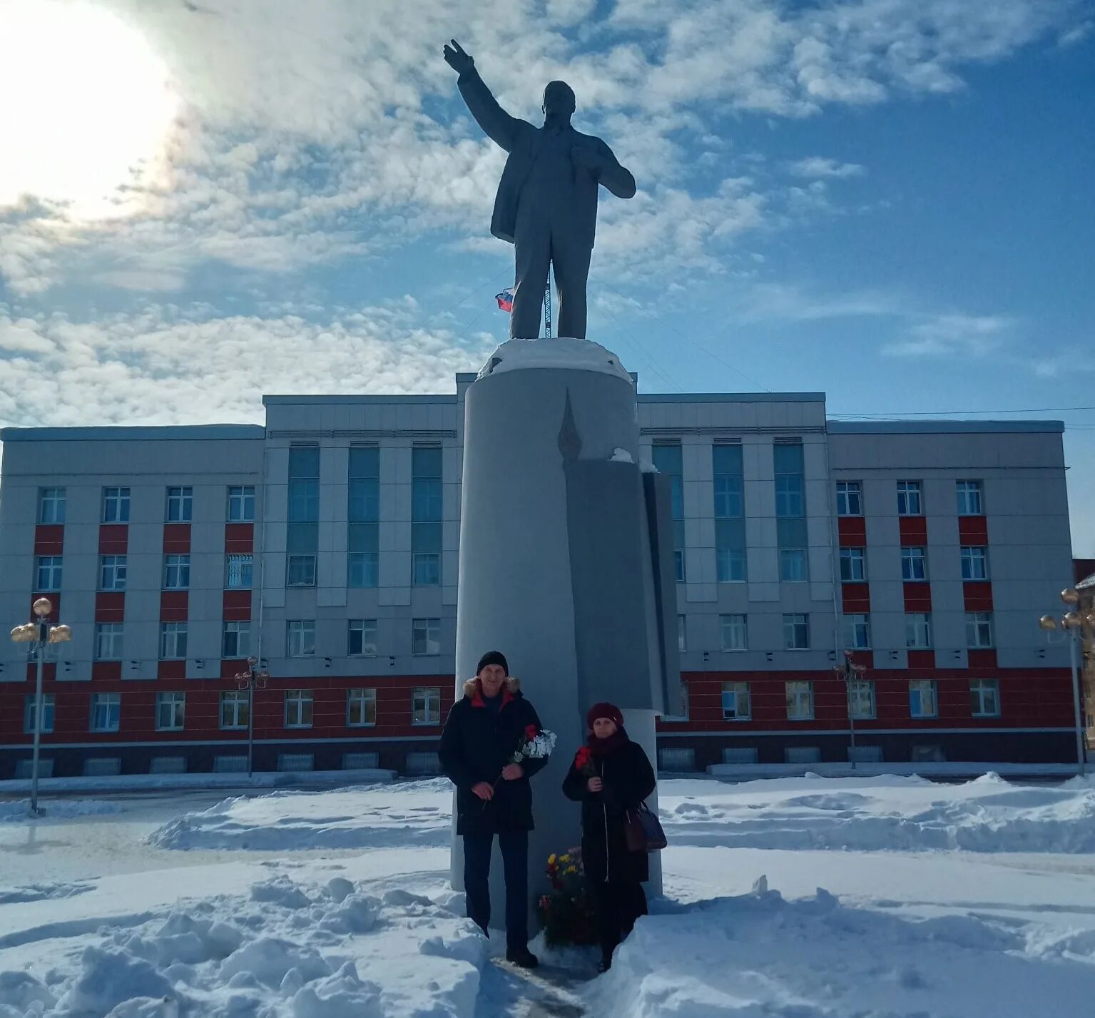 Памятник Ленину Урай. Памятник в.и. Ленину в городе Урай. Достопримечательности города Урай. Урай Тюменская область. 1а урай