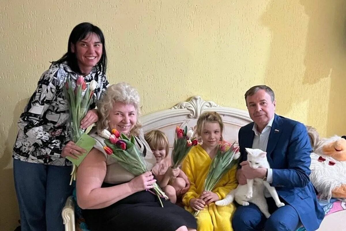 Зубарев с мамой. Зубарев с мамой. Зубарев с мамой. Зубарев с мамой. Зубарев мама в 16 3.