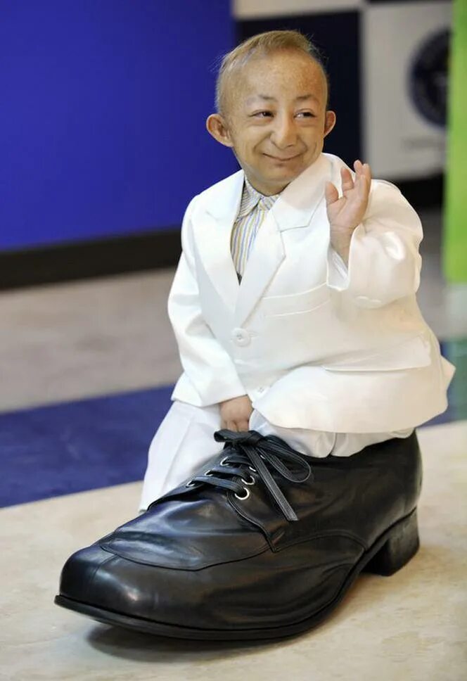 Маленьких лилипутиков. Хэ Пинпин. Самый маленький человек в мире.