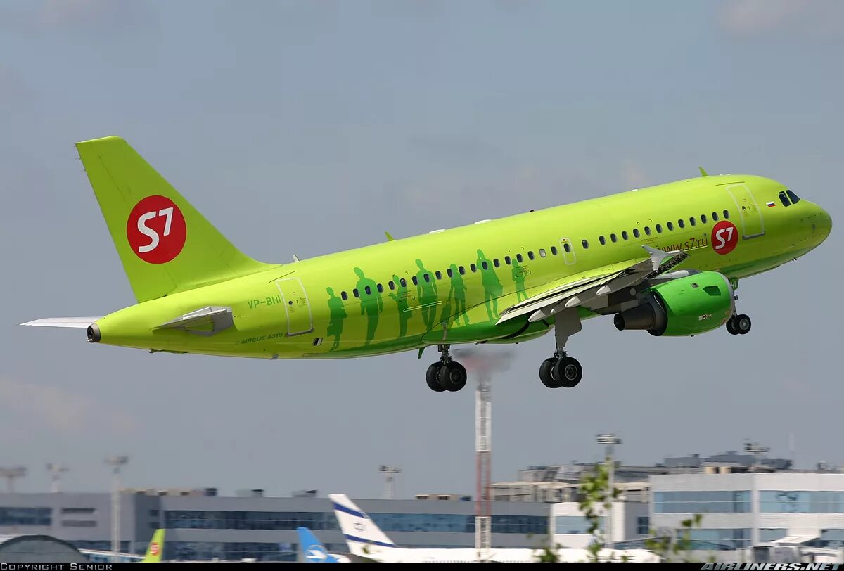 Севен фото. 7 На 7. S7 Superjet. Самолет s7 Airlines Емельяновский. Самолет Севен 7.