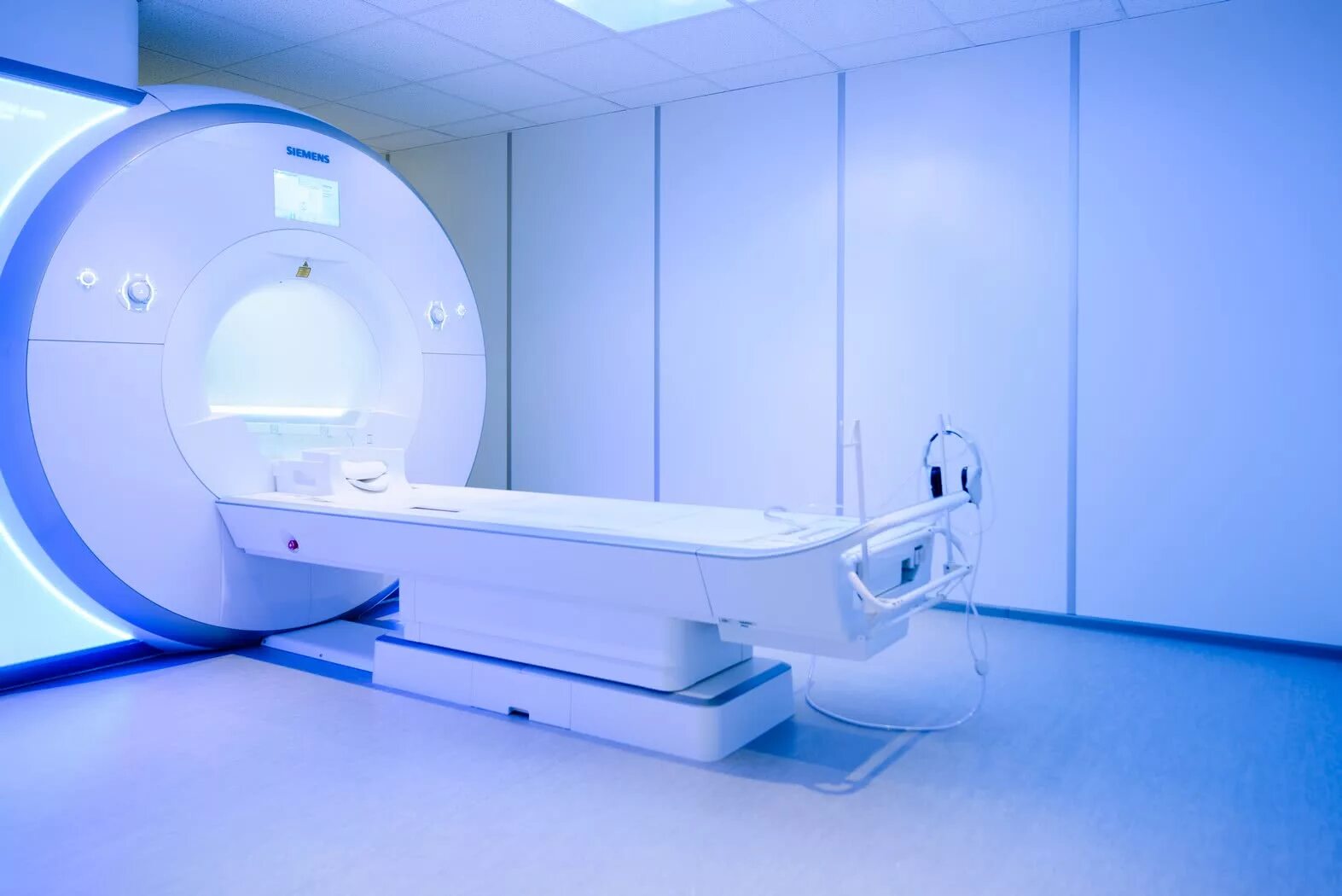 Магниторезонансная томография (мрт). Магнито-резонансный томограф. Мрт Гранд Тюмень. Мрт томограф 2023.