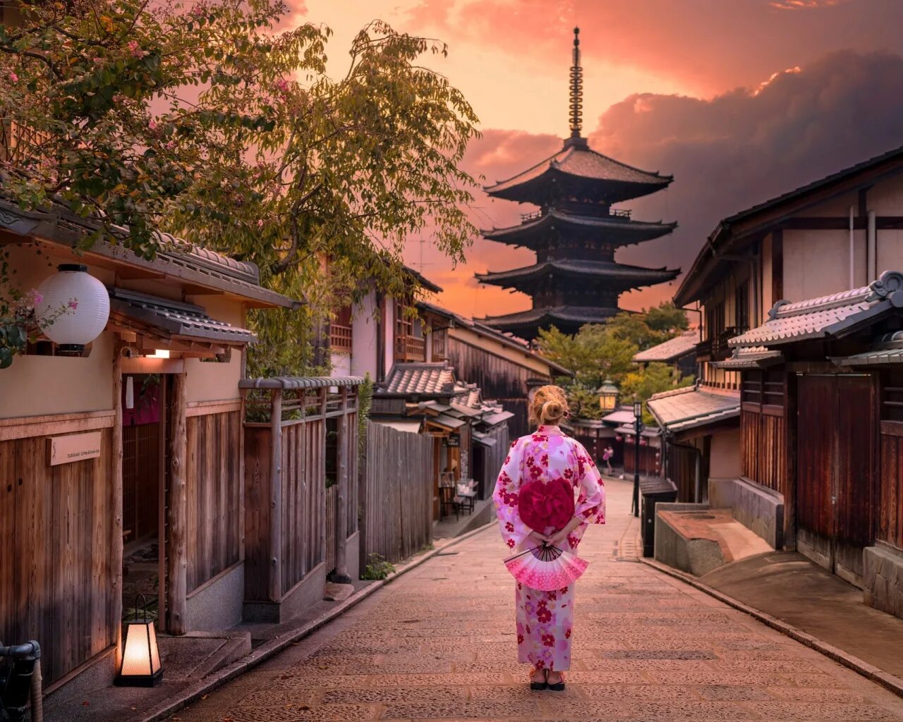 Japan japanese. Киото (город в Японии). Кёто город в Японии. Японские улицы Киото. Япония Киото туризм.
