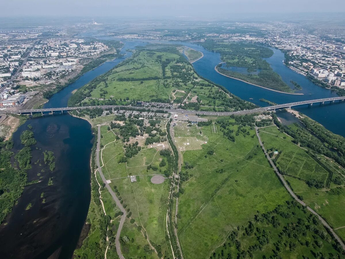 Аллея яблонь татышев. Парк на острове татышева красноярск. Остров татищево красноярск. Остров татышев красноярск лето. Татышев парк красноярск.