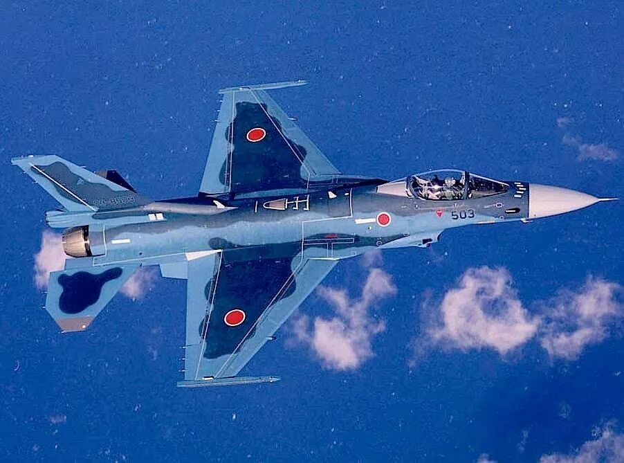 Истребители японии. Mitsubishi f-2. Mitsubishi f-2 ВВС Японии. Mitsubishi f-2 и f-16. F-2a ВВС Японии.