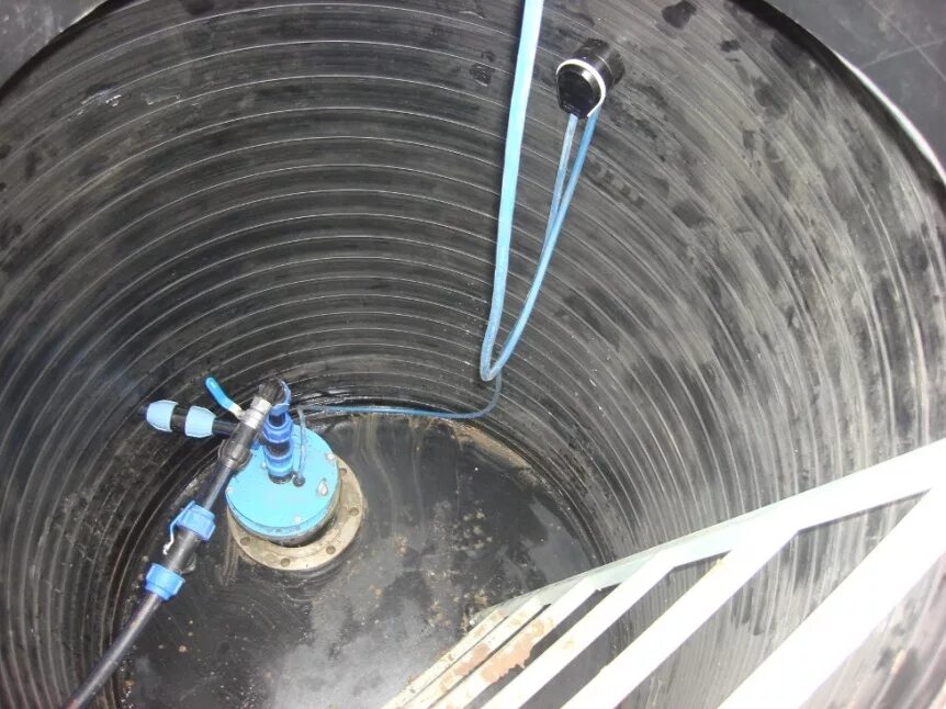 Забор воды водопровод. Насосная станция для скважины 70 метров. ,Насос в колодец тф100. Система очистки воды в кессоне для скважины. Труба для насоса для откачки воды из колодца.