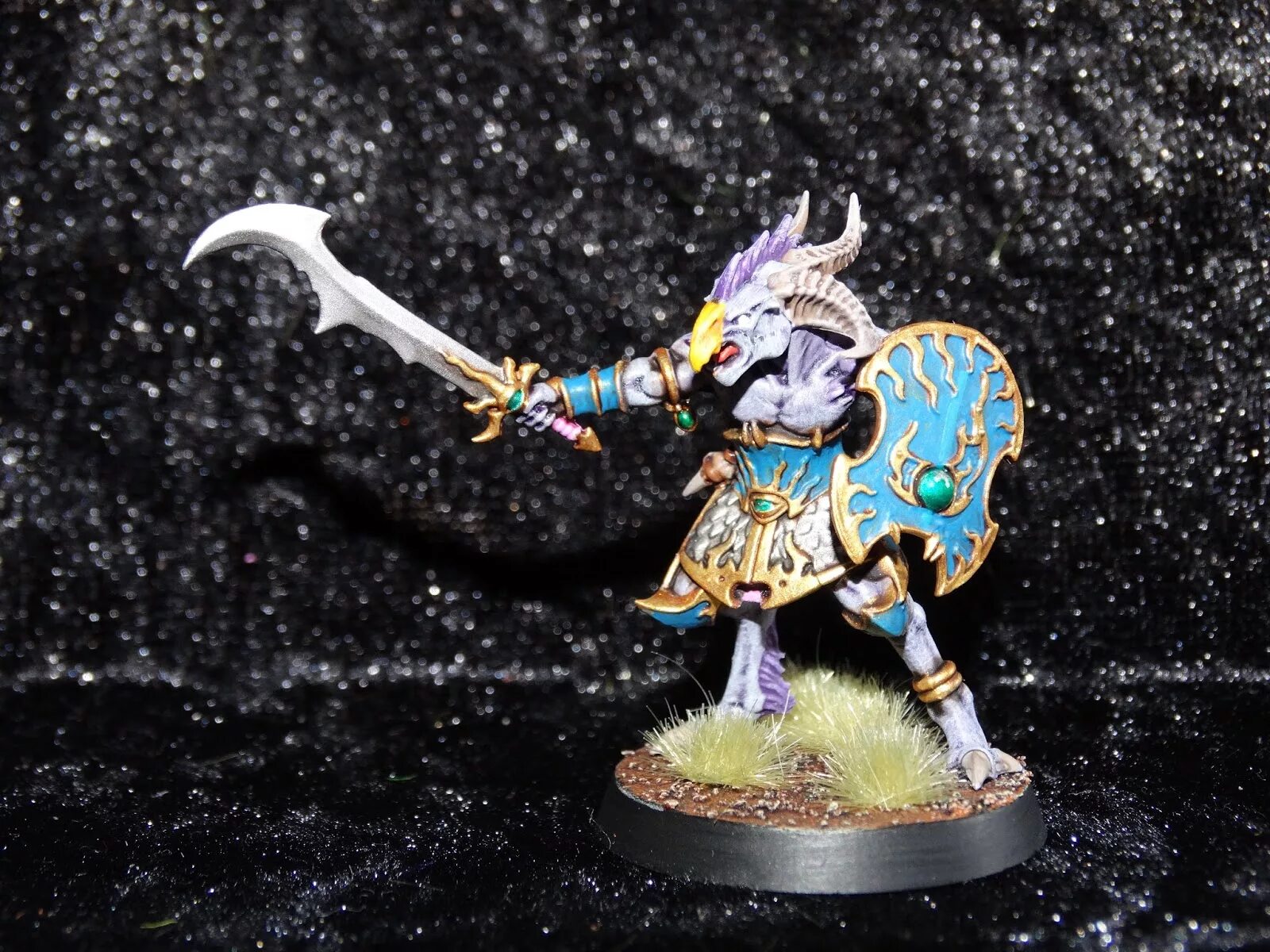 Making miniatures. Тзангоры вархаммер. warhammer quest miniatures silver tower. tzaangor enlightened. вархаммер тзангор на диске.