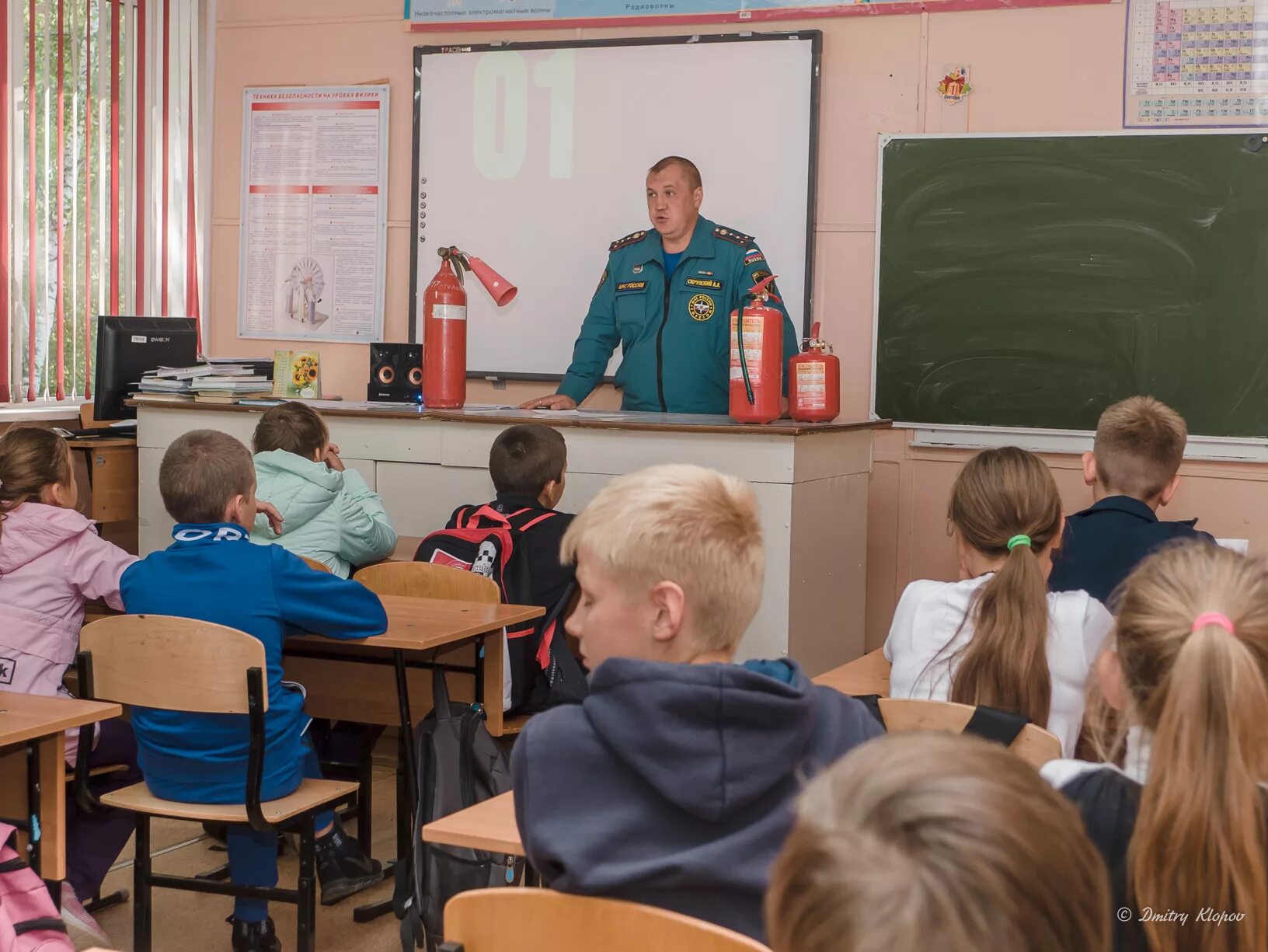 Прошли уроки обж. Урок ОБЖ. Школа безопасности в школе. ОБЖ В школе. Урок безопасности в школе.