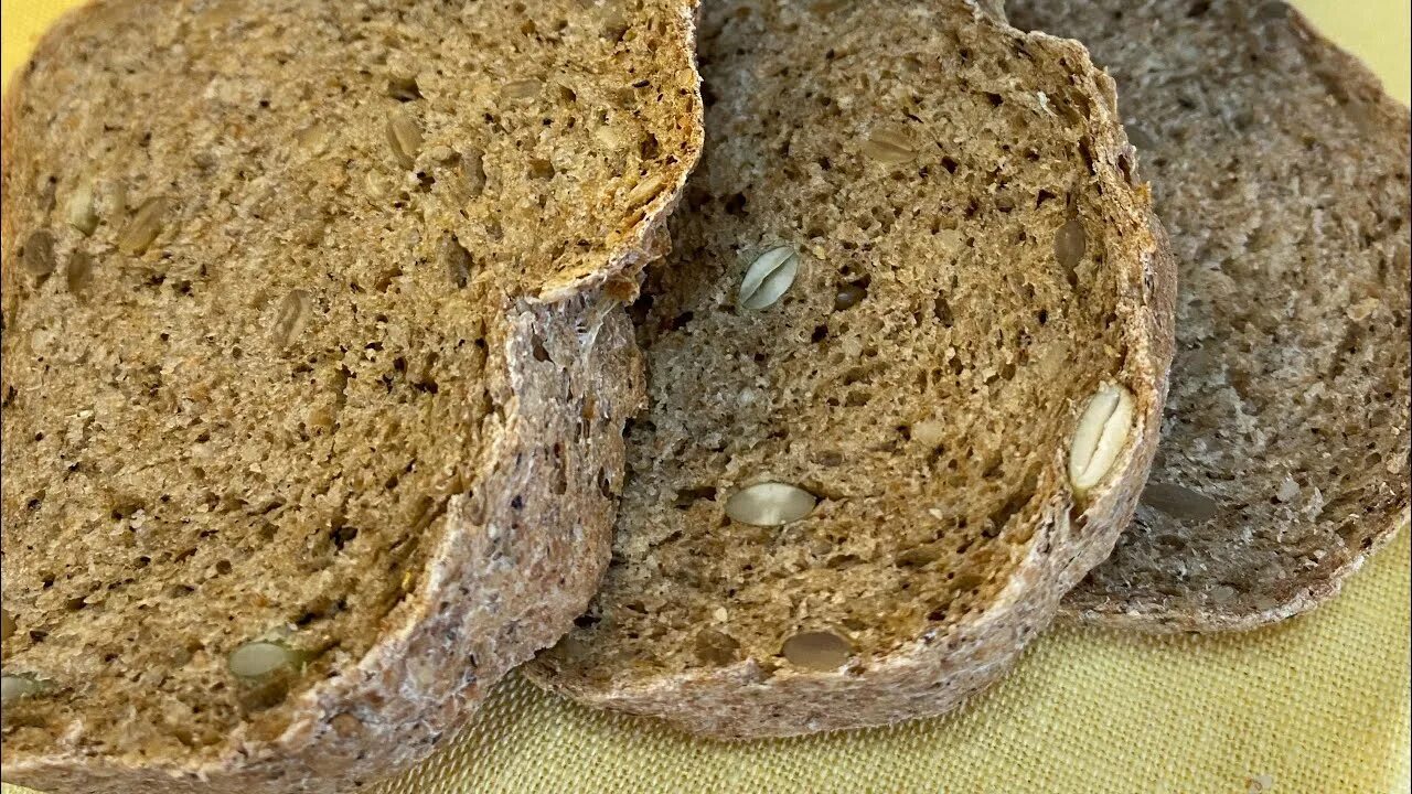 Хлеб с семечками. Хлеб ржаной с семечками. Домашний хлеб с семечками. Цельнозерновой хлеб домашний. Хлеб с семенами рецепт