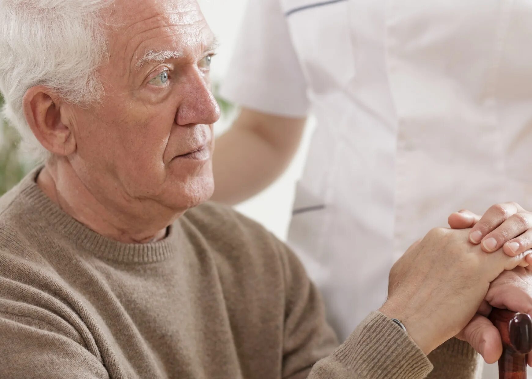 Забота. Уход за лежачими больными в стационаре. Пневмония у пожилых. Пожилые люди. Пожилые люди.