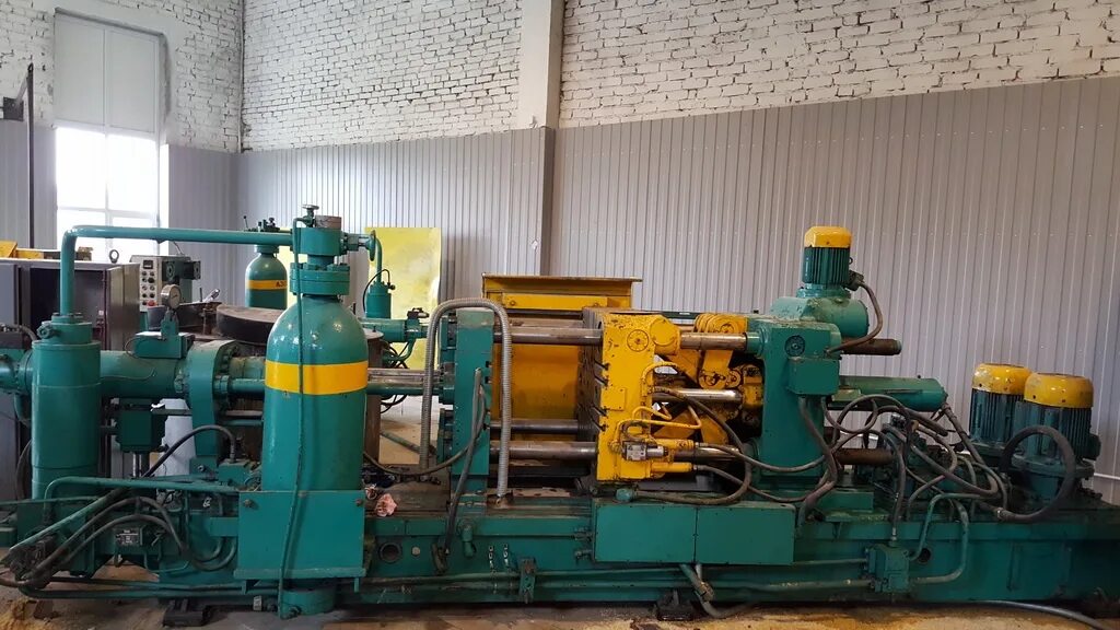 Машина для литья под давлением cf 350 s7-7. Clv-250. Iron die casting machines factory. Литейная машина под давлением. Литейная машина под давлением.