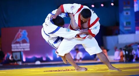 Юлия секс-бомба салынған жаңа үйде тұрды.