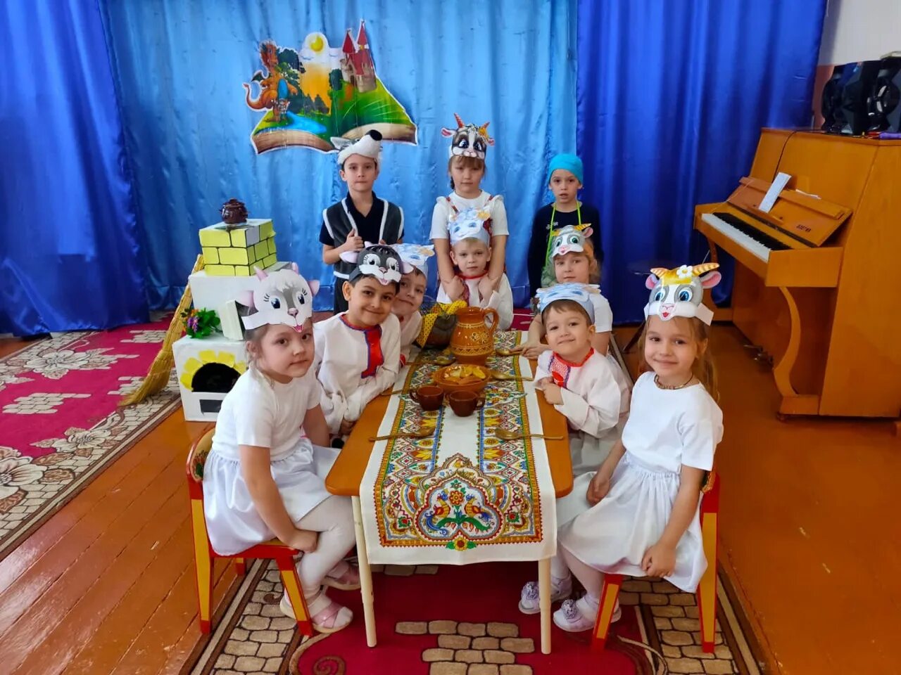 Инсценирование на уроках литературного чтения в начальной школе. Кукольный театр для детей. Театр сказок для начальной школы. Костюм яблоньки к сказке гуси лебеди. Кукольный театр театр теремок.