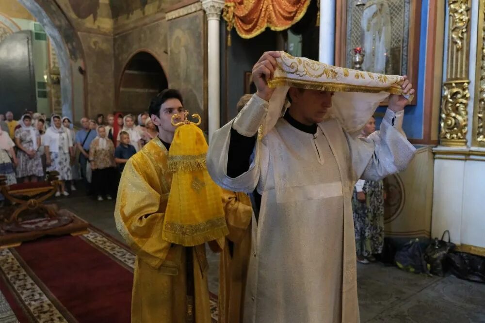служба в успенском соборе смоленск великий четверг 2021. богослужение в успенском соборе владимира. свято-успенский кафедральный собор владимир. митрополит. богослужение в успенском соборе владимира.
