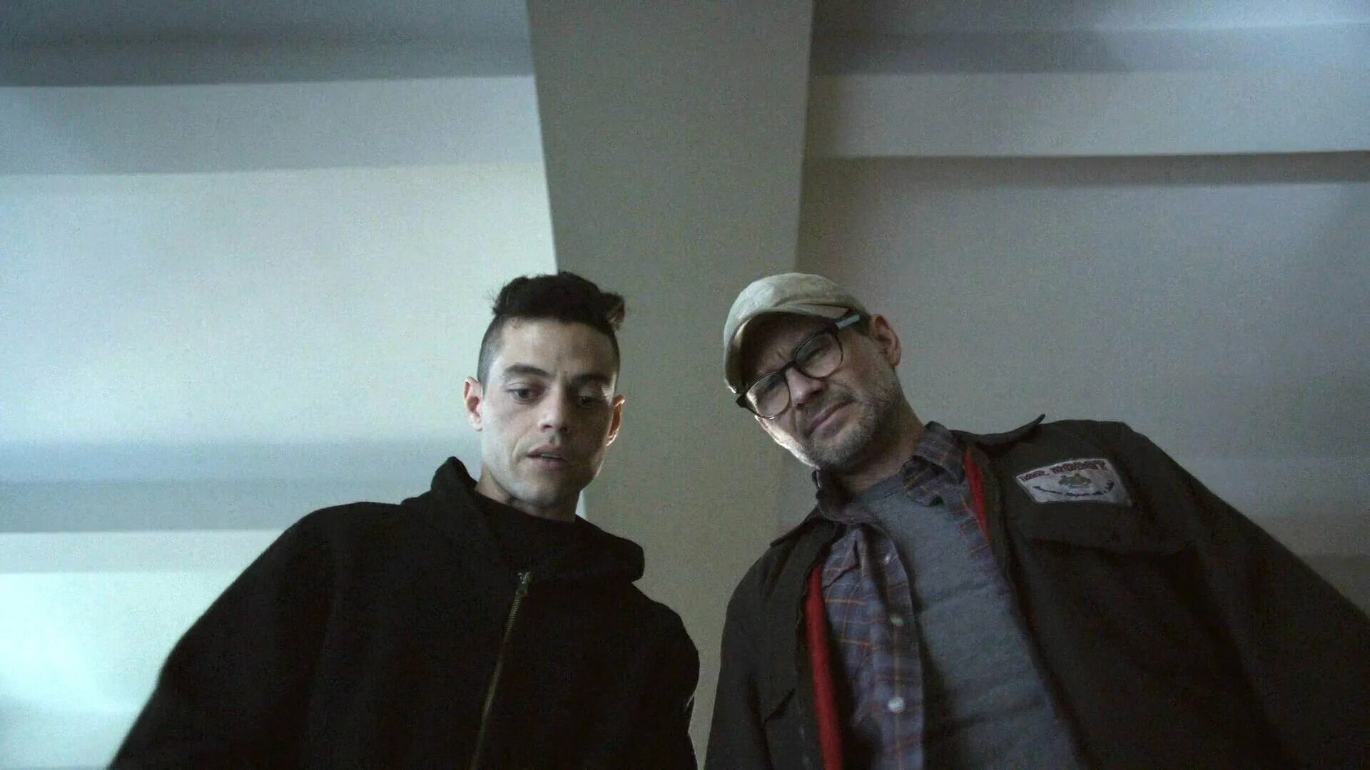 Мистер робот пылесос. Мистер робот. мистер робот 2015. elliot mr robot.