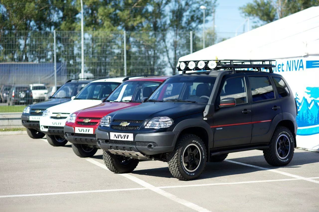 Шеви бертоне. Шевроле Нива монолит. Нива Шевроле внедорожная. Chevrolet Niva Bertone Edition. Внедорожный тюнинг Шевроле Нива.