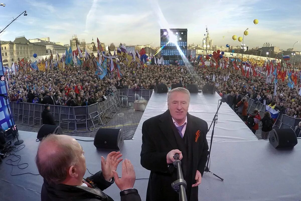 Выступление на митинге 9. Жириновский на митинге. мь.инг жириновский. зюганов на митинге.