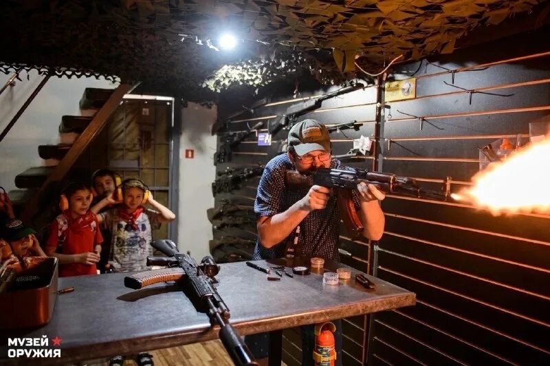 контактный музей оружия москва. контактный музей оружейный подвал, москва. оружейный подвал на никольской музей. москва вооружение. тульский государственный музей оружия внутри.