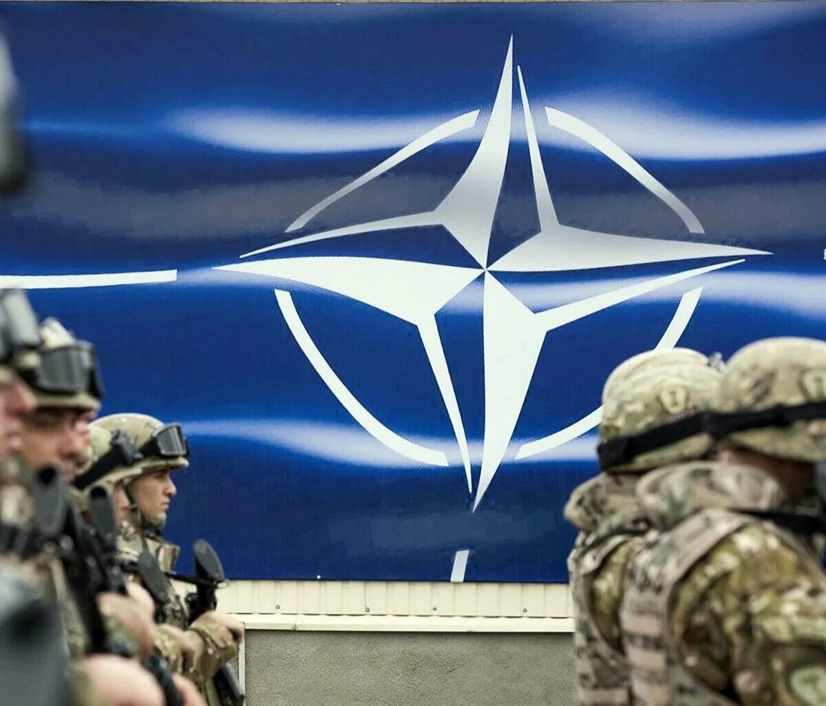 Альянс НАТО. Североатлантический Альянс НАТО. Флаг НАТО.