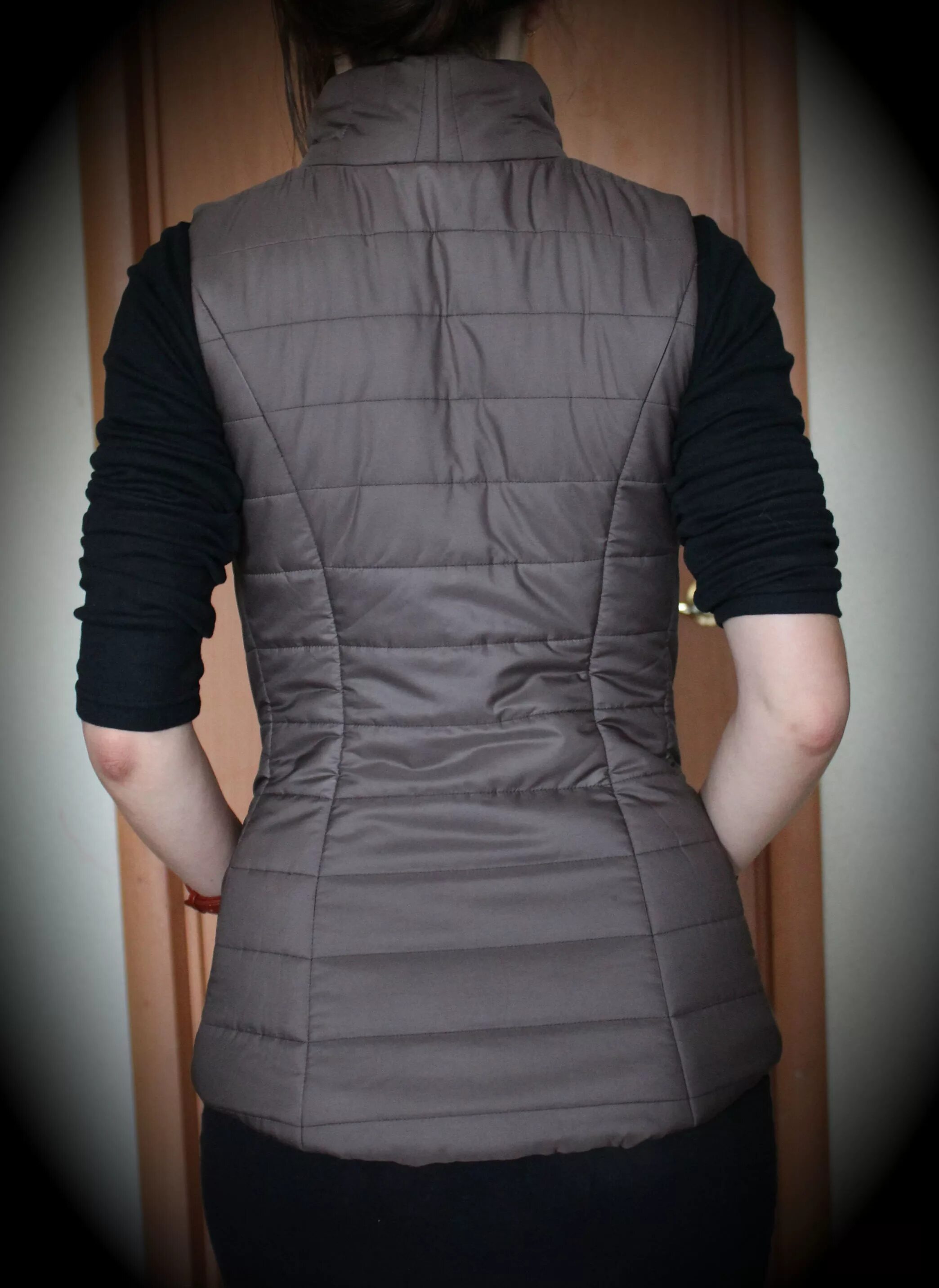 Выкройки необычных жилеток. Жилетка женская сзади. Переделка из мужского пиджака. Ушить жилетку. Жилет женский из старой куртки.