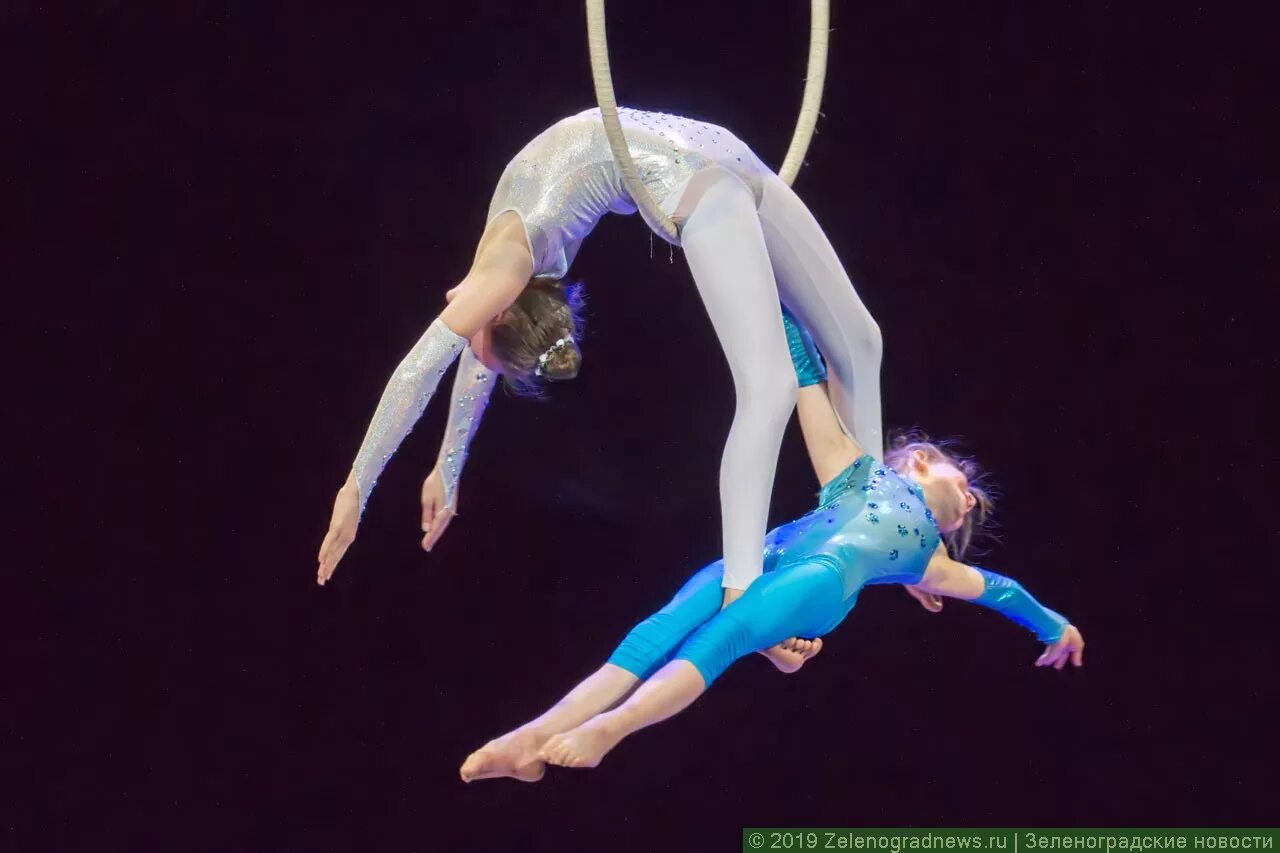 Воздушное кольцо. Костюм для полотен. Костюм для воздушной гимнастики. Костюм для воздушной гимнастики. Воздушная гимнастика цирк дю солей.