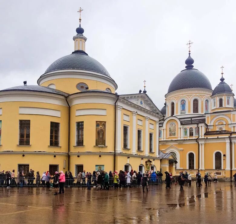 Матронушка московская в москве. Покровский монастырь Матрона. Храм Матроны Московской. Московский храм Матроны Московской. Церковь Святой Матроны в Москве.